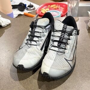 Nike Women’s Black and White Athletic Shoes